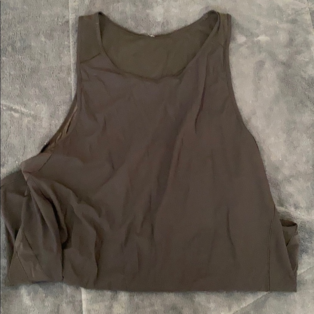 Black lululemon muscle tee slight stain on back